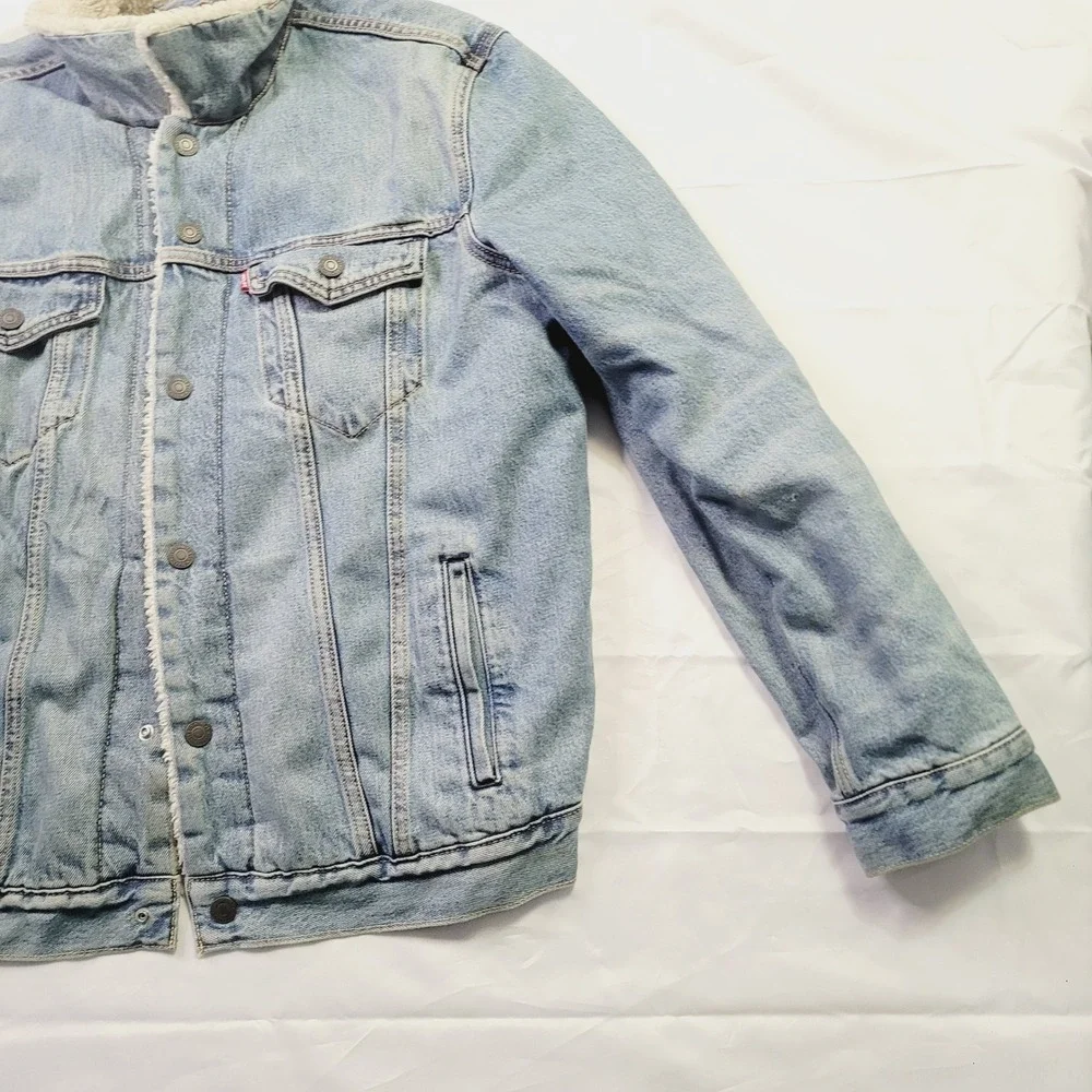 Levis Sherpa Trucker Jacket Mens sz Large Light Wash Blue Denim Fleece Lined